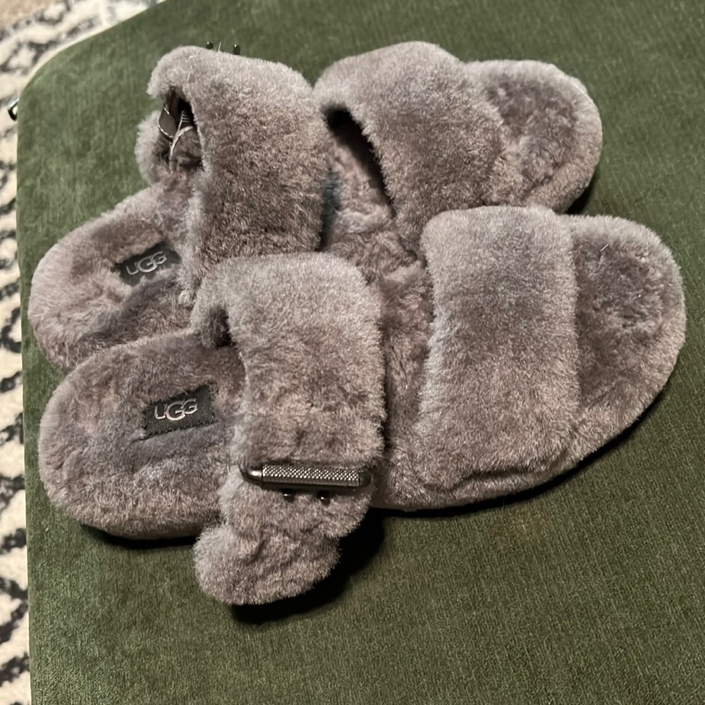 Ugg sandals (NEW)